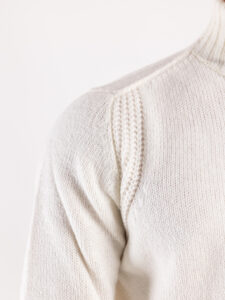 BL11 Maglione dolcevita in misto lana LOCATELLI Ecrù (1)