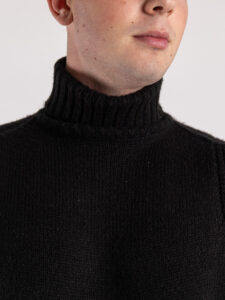 BL11 Maglione dolcevita in misto lana LOCATELLI Nero (1)