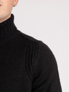 BL11 Maglione dolcevita in misto lana LOCATELLI Nero (4)