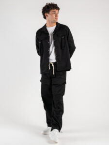 Coordinato giacchetta con tasconi e bottoni + pantalone cargo multi tasconato e cordino sul fondo 609610 Nero (7)