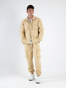 Coordinato morbido in policotone con camicia e pantalone cargo DK05 Beige1