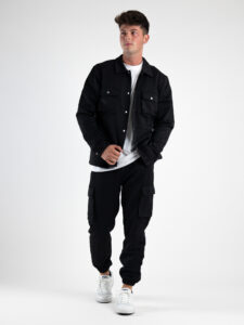 Coordinato morbido in policotone con camicia e pantalone cargo DK05 Nero1