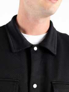 Coordinato morbido in policotone con camicia e pantalone cargo DK05 Nero7