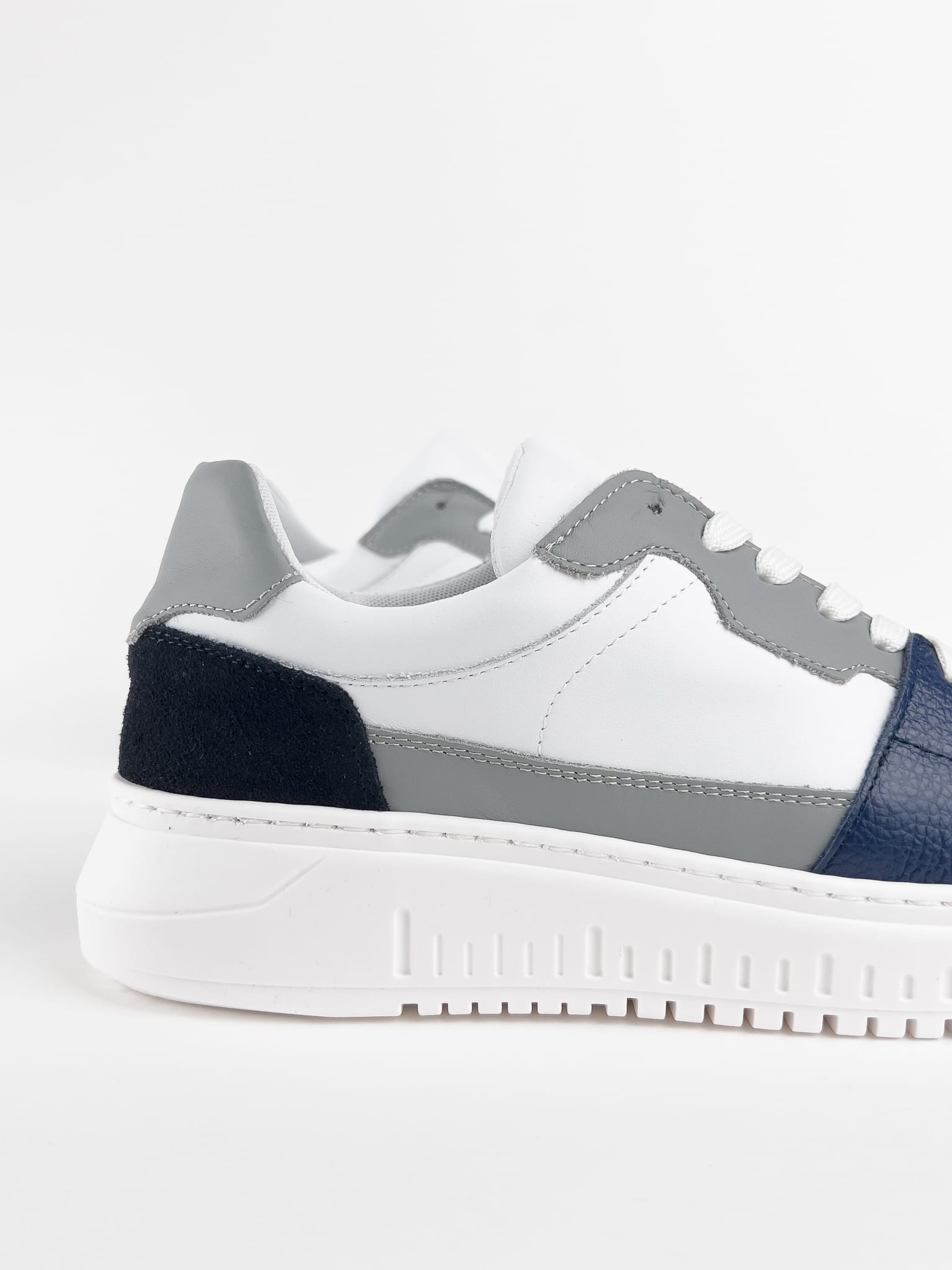 ESTASI Sneakers bianche sportive Made In Italy con inserti grigio e tallone blu DIEGO Blu Prezzo 0 00 Estasi Fashion