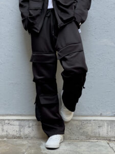 HYDO Coordinato giacchetta con zip + pantalone cargo multi tasconato 615:616 Nero5