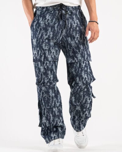 HYDO Coordinato in jeans giacchetta con zip pantalone cargo multi tasconato fantasia camouflage 615616 Blu 25 Coordinato in jeans, giacchetta con zip + pantalone cargo over multi tasconato fantasia camouflage 615/616 Blu