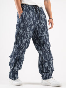 HYDO Coordinato in jeans, giacchetta con zip + pantalone cargo multi tasconato fantasia camouflage 615616 Blu (27)