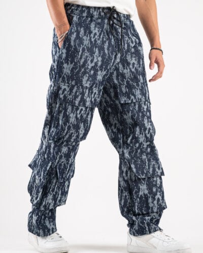 HYDO Coordinato in jeans giacchetta con zip pantalone cargo multi tasconato fantasia camouflage 615616 Blu 27 Coordinato in jeans, giacchetta con zip + pantalone cargo over multi tasconato fantasia camouflage 615/616 Blu