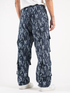 HYDO Coordinato in jeans, giacchetta con zip + pantalone cargo multi tasconato fantasia camouflage 615616 Blu (29)