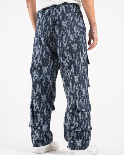 HYDO Coordinato in jeans giacchetta con zip pantalone cargo multi tasconato fantasia camouflage 615616 Blu 29 Coordinato in jeans, giacchetta con zip + pantalone cargo over multi tasconato fantasia camouflage 615/616 Blu