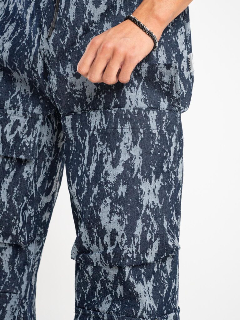 HYDO Coordinato in jeans giacchetta con zip pantalone cargo multi tasconato fantasia camouflage 615616 Blu 31 Coordinato in jeans, giacchetta con zip + pantalone cargo over multi tasconato fantasia camouflage 615/616 Blu