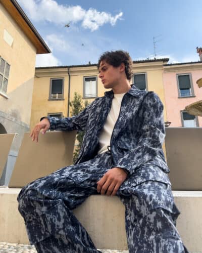 HYDO Coordinato in jeans giacchetta con zip pantalone cargo multi tasconato fantasia camouflage 615616 Blu221 Nuovi Arrivi