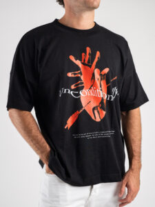 INDEPENDENT REPUBLIC T-shirt boxy fit in cotone organico con stampa cuore FEARLESS Nera (3)