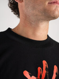 INDEPENDENT REPUBLIC T-shirt boxy fit in cotone organico con stampa cuore FEARLESS Nera (5)