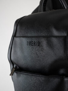OVER-D Zaino in ecopelle tipo saffiano con zip, logo e tasca frontale OE1F2W3Z01 Nero (3)