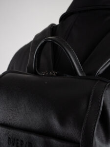 OVER-D Zaino in ecopelle tipo saffiano con zip, logo e tasca frontale OE1F2W3Z01 Nero (4)