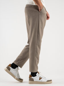 Pantalone chinos morbido con coulisse e bottone in vita BARCELLONA Tortora4
