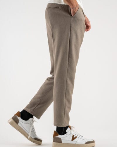 Pantalone chinos morbido con coulisse e bottone in vita BARCELLONA Tortora4 ESTASI Pantalone chinos morbido con coulisse e bottone in vita BARCELLONA INV Tortora