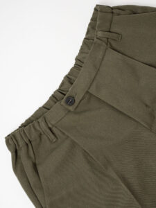 Pantalone chinos morbido con coulisse e bottone in vita BARCELLONA Verde Oliva (7)