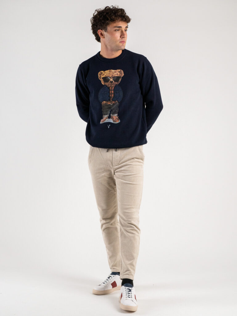 V2 Felpa girocollo felpata con stampa TEDDY23 Blu 2 Outfit