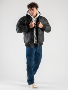 Bomber sportivo con cappuccio removibile tramite zip Nero (6)