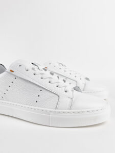 ESTASI Sneakers basica in pelle martellata con talloniera a contrasto Made In Italy OMAR7