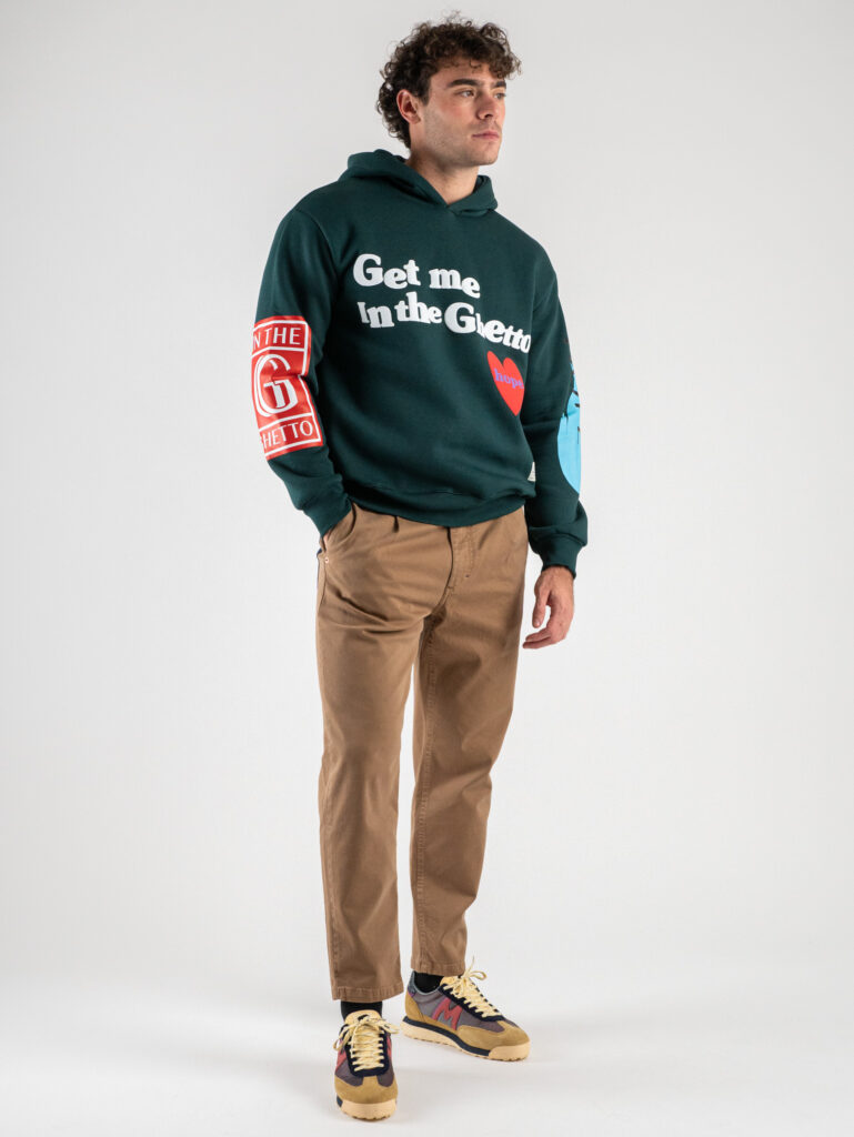 Felpa con cappuccio e stampa 22GET ME IN THE GHETTO22 23690 Verde7 Outfit