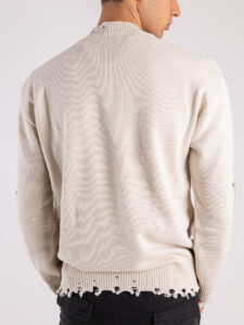 Maglione girocollo misto lana con strappi e spille 750 Beige (1)