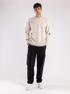 Maglione girocollo misto lana con strappi e spille 750 Beige (3)