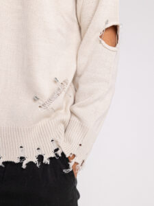 Maglione girocollo misto lana con strappi e spille 750 Beige (4)