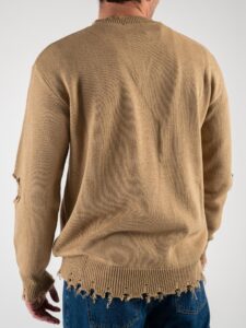 Maglione girocollo misto lana con strappi e spille 750 Cammello (1)