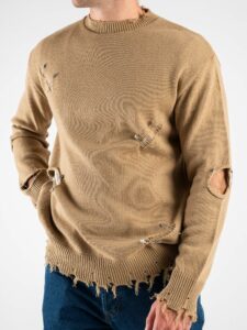 Maglione girocollo misto lana con strappi e spille 750 Cammello (3)