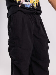 VDR Pantalone cargo molto ampio con tasconi,coulisse in vita e sulla caviglia 14140 Nero (4)