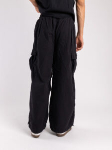 VDR Pantalone cargo molto ampio con tasconi,coulisse in vita e sulla caviglia 14140 Nero (6)