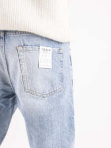 BERNA Jeans chiaro slavato con rotture 233093 Azzurro1