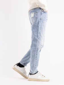 BERNA Jeans chiaro slavato con rotture 233093 Azzurro5