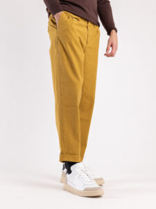 BERNA Pantalone con gamba morbida, pinces e cinturini laterali 205169 Miele (2)
