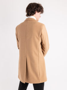 Cappotto basico con collo a V e taschino CAP2201 Cammello2