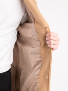 Cappotto basico con collo a V e taschino CAP2201 Cammello5