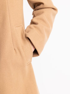Cappotto basico con collo a V e taschino CAP2201 Cammello6