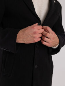 Cappotto basico con collo a V e taschino CAP2201 Nero (8)