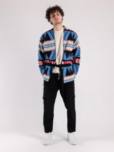Cardigan aperto con cintura in fantasia etnica 363 Nero (2)