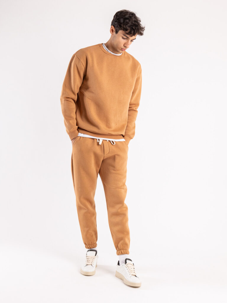 Completo tuta felpato con felpa girocollo pantalone con polsini DRAKE inv Cammello2 Outfit