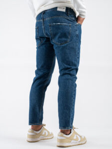 ESTASI Jeans blu senza rotture e corto alla caviglia MARADONA (6)