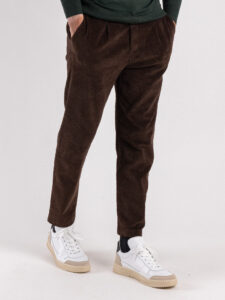 ESTASI Pantalone comodissimo in velluto a costine con pinces ed elastico in vita ZIDANE Cioccolato (1)