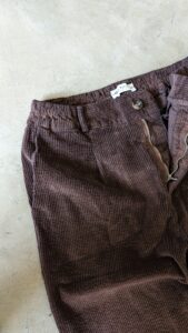 ESTASI Pantalone comodissimo in velluto a costine con pinces ed elastico in vita ZIDANE Cioccolato (1)