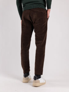 ESTASI Pantalone comodissimo in velluto a costine con pinces ed elastico in vita ZIDANE Cioccolato (2)