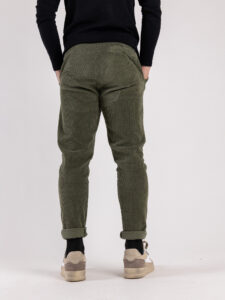 ESTASI Pantalone comodissimo in velluto a costine con pinces ed elastico in vita ZIDANE Verde (1)