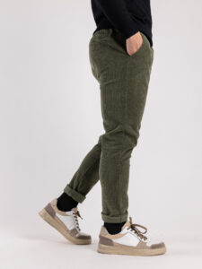 ESTASI Pantalone comodissimo in velluto a costine con pinces ed elastico in vita ZIDANE Verde (4)