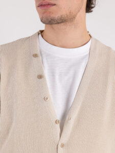 Gilet sciallato in maglia con bottoni SER834 Crema (1)